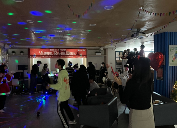 의왕시 꿈누리카페 오전점 꿈누리가왕대전 '스(탠딩).꿈(누리).파(티)' 성료