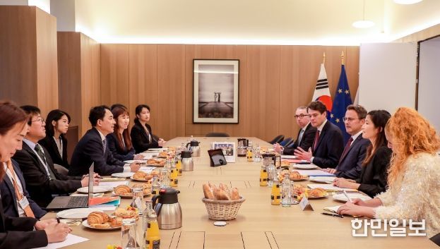 박민식 장관과 대표단이 룩셈부르크 총리와 함께한 조찬 회담