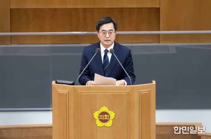 21일 오전 경기도의회 본회의장에서 김동연 경기도지사, 염종현 경기도의회 의장, 임태희 경기도교육감 등이 참석한 가운데 제372회 정례회 제5차 본회의가 열리고 있다.