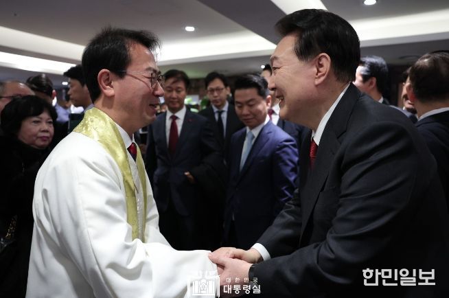12월 25일 윤석열 대통령은 서울 중구 정동제일교회를 찾아 성탄 예배를 드렸다.