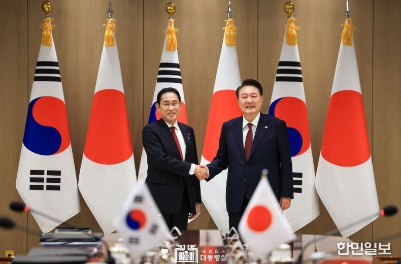 5월 26일 윤석열 대통령은 용산 대통령실에서 기시다 후미오 일본 총리와 한일 정상회담을 가졌다.