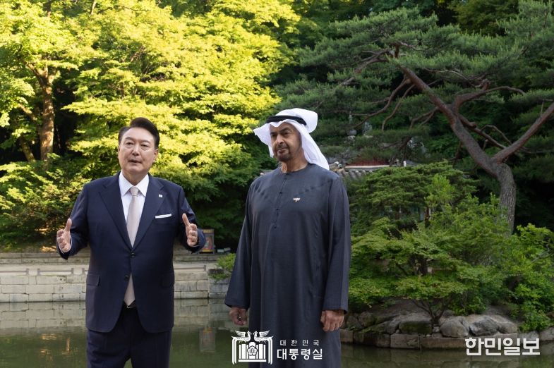 5월 28일 윤석열 대통령은 「모하메드 빈 자이드 알 나흐얀(Mohamed bin Zayed Al Nahyan)」 아랍에미리트연합국(UAE) 대통령과 차담 전 창덕궁 후원의 중심 정원인 부용지 일대를 함께 산책하며 한국 문화 등 다양한 화제를 주제로 대화를 나누며 친교를 다졌다.
