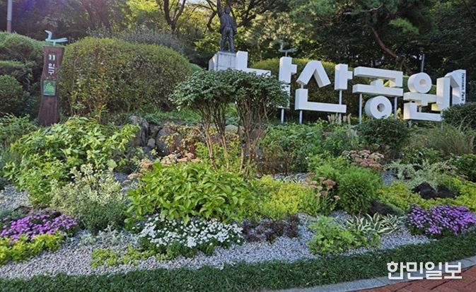 도시바람길숲 조성(작은 정원식물들의 인사(규모 45㎡) – 김민지 작가)
