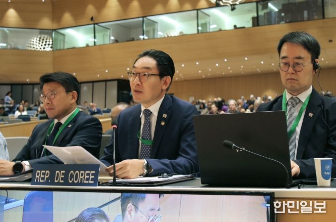 김완기 특허청장(왼쪽에서 2번째)이 스위스 제네바에서 열린 '제66차 세계지식재산기구(WIPO) 총회'에 참석해 대표연설을 하고 있다.