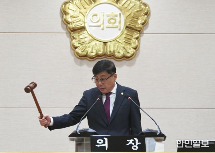 윤창철 의장이 제386회 임시회 제2차 본회의를 주재하고 있다.