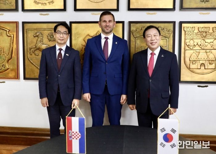 왼쪽부터 이승범 주크로아티아 대한민국대사, 토미슬라브슈타 스플리트 시장, 최민호 시장