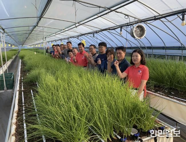 박범인 금산군수, 새벽 영농현장 방문 기념사진