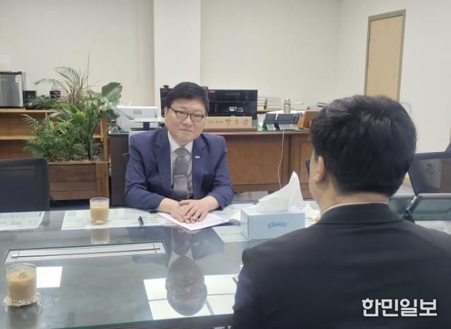 박승삼 시흥시 부시장이 참석한 가운데 가족친화 재인증 현장 심사가 추진됐다