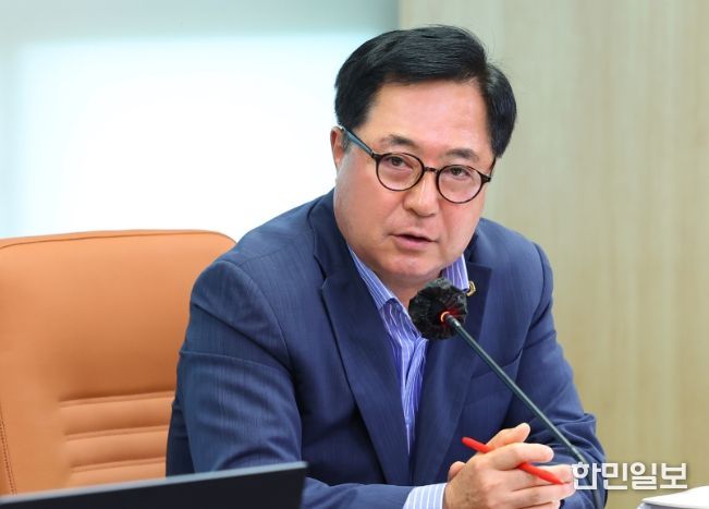 발언 중인 박석 의원