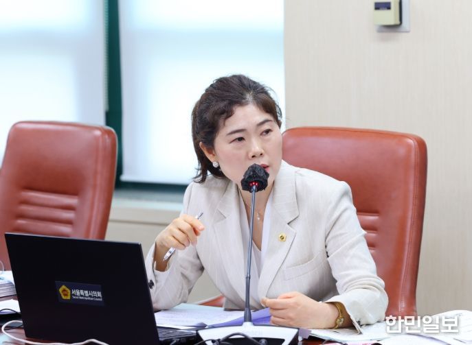 구미경 서울시의원이 경제실을 대상으로 질의를 하고 있다