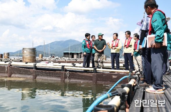 박완수 도지사, 적조 방제현장서 대응 상황 점검
