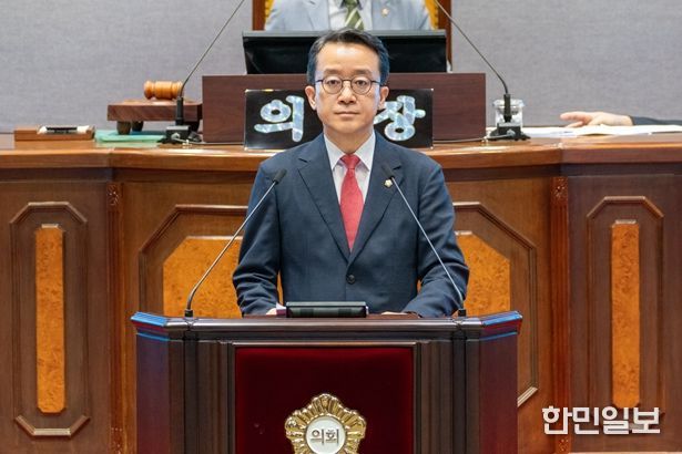 강남구의회 윤석민 의원이 제329회 임시회(제2차 본회의)에서 5분 자유발언을 하고 있다.