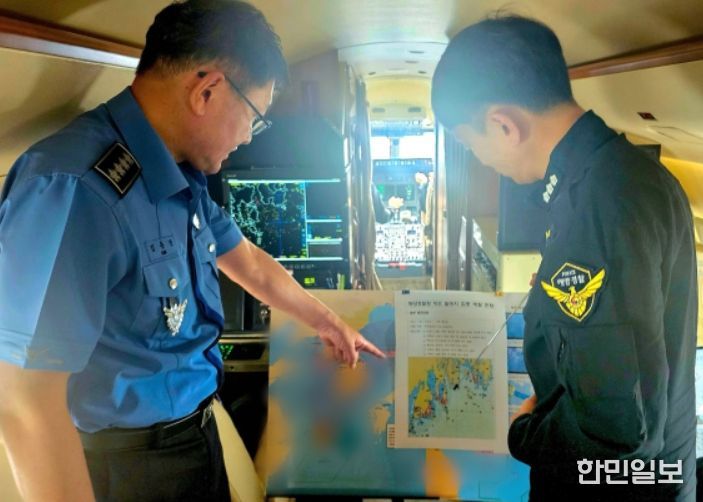 김용진 해양경찰청은 남해안 일대에 유해성 적조가 확상됨에 따라 8일 오전 항공기를 탑승해 여수, 남해 등 적조 발생 해역을 예찰했다
<p>.