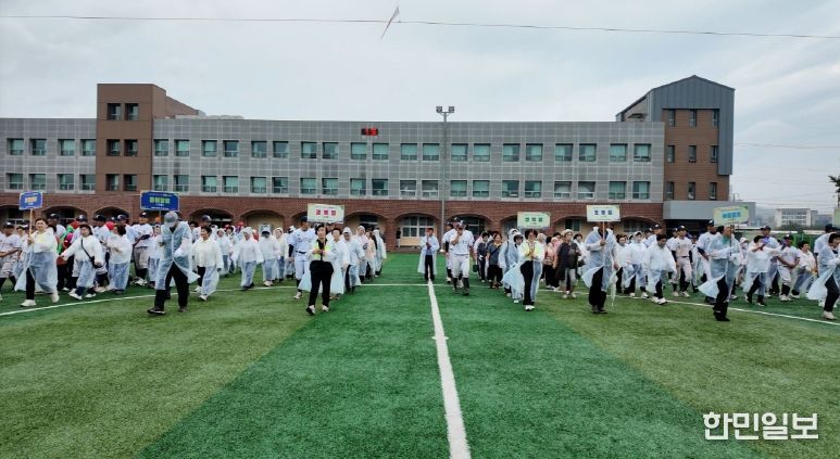 경주시는 13일 황오동 건강마을 올림픽을 성황리에 개최했다