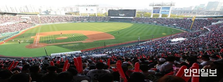 잠실야구장 홈경기 장면