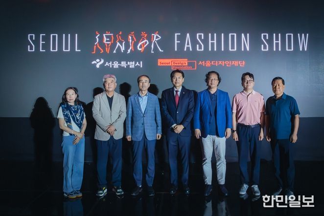 김길영 서울시의회 도시계획균형위원회 위원장, 『서울 시니어 패션쇼』 개막 축하 세대의 경계를 넘어선 도전의 무대 응원