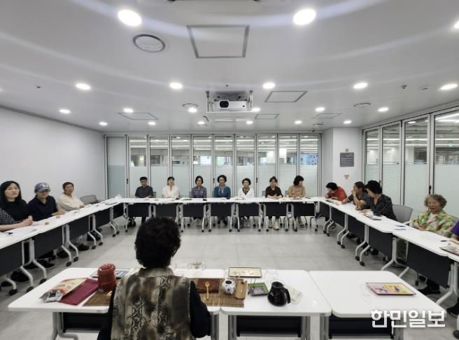 시흥시 소래너나들이센터, 독서의 달 기념 '차(茶)를 통한 온고지신' 성료