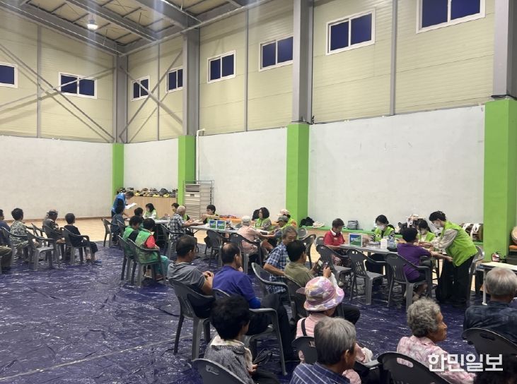 농촌 찾아가는 왕진버스 프로그램 참여자들