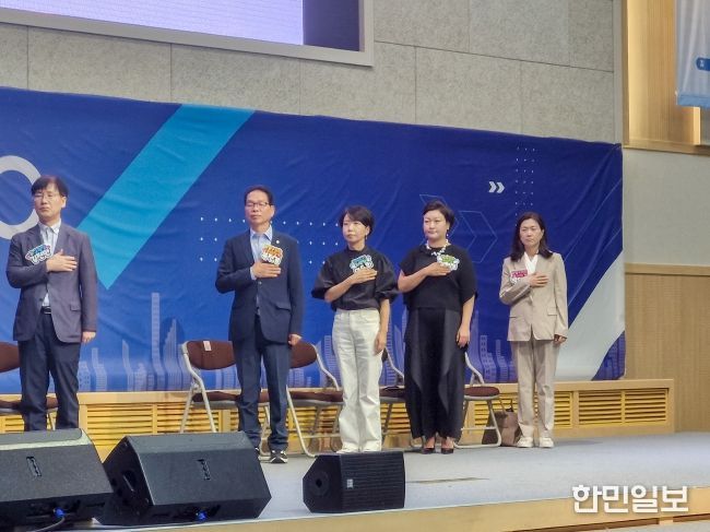 운동회를 참석 중인 강남구의회 의원들(좌측에서 2번째 복진경 부의장, 3번째 이도희 경제도시위원장, 4번째 김현정 복지문화위원장)