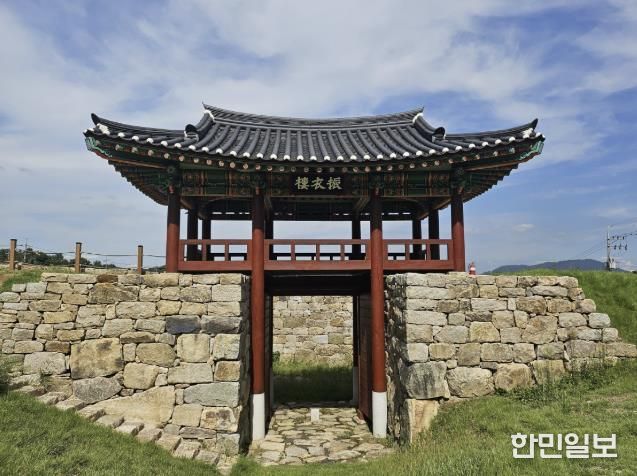 102년 만에 제모습 찾은 홍성 결성읍성 동문 문루, 준공식 개최