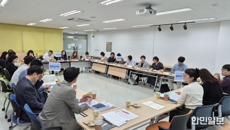 충청권 4개 교육청 담당자들이 유보통합 워킹그룹 협의회를 하고 있는 모습
