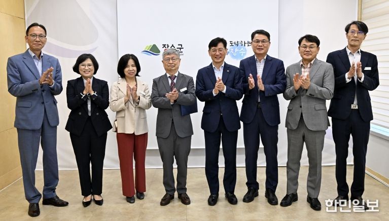 장수 보건의료원장 사령장 교부