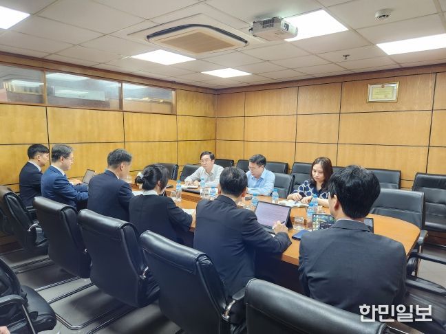 산업무역부 원전담당 부국장 면담