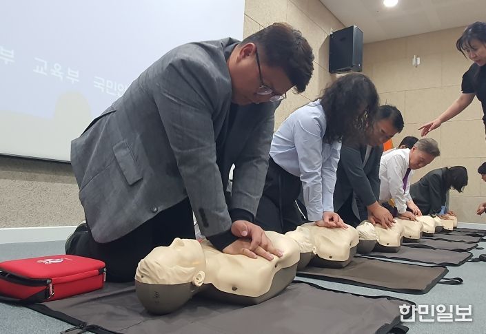 행정문화위 심폐소생술 교육
