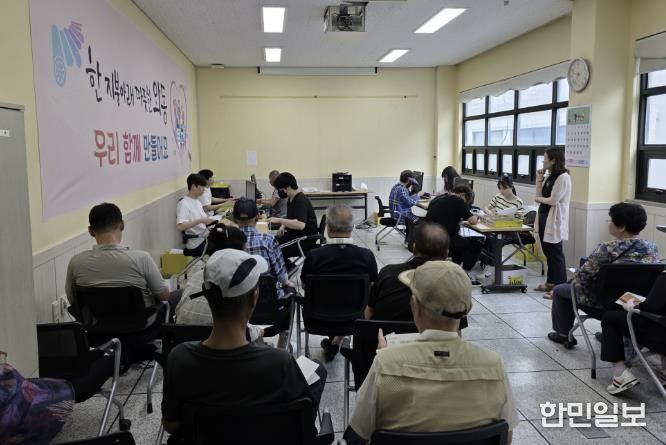 와동 행정복지센터에서 2차 민생회복 소비쿠폰 접수를 진행하고 있다.