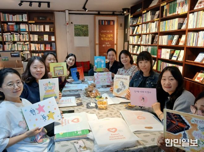 김해시 칠암도서관 ‘시민 작가 그림책 출판기념회’ 개최