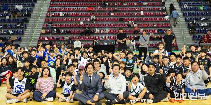 18일 용인실내체육관에서 '용인특례시와 우지원이 함께하는 유소년 농구대회'가 열렸다.