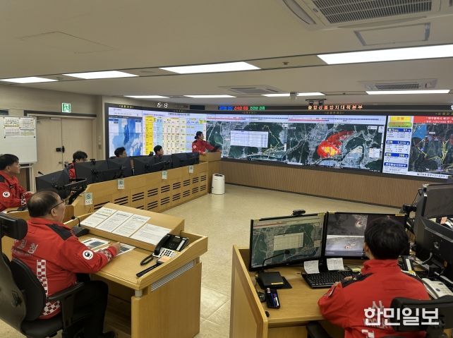 가을철 산불조심기간을 앞두고 중앙산불방지대책본부를 24시간 가동하며 산불 대응 태세를 강화하고 있다.<br>
