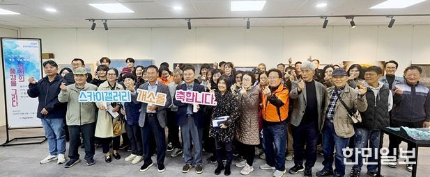 ▲공단은 지난 21일 직원들과 시민들이 함께 참여한 가운데 영종 하늘문화센터 신규 전시홀의 개소식을 개최했다