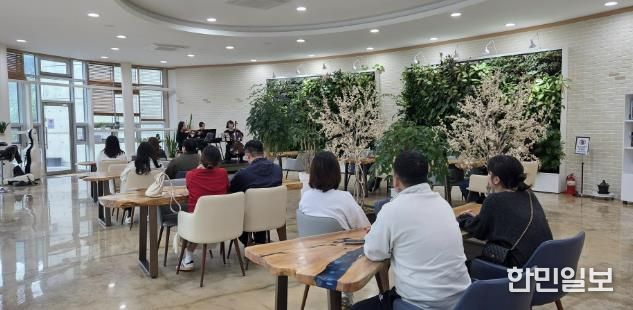 괴산군, 자연 속 ‘숲 태교교실’ 운영… 임신부·배우자 함께 힐링의 시간