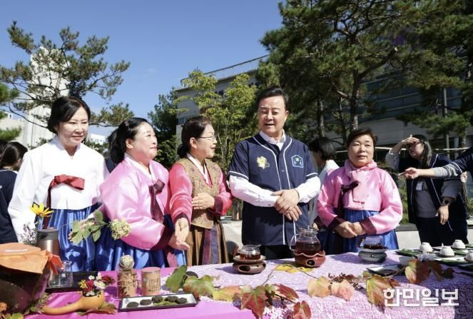 의왕시청소년재단, 지역 어르신과 함께하는 “차(茶)로 나누는 마음”사회공헌 활동 전개