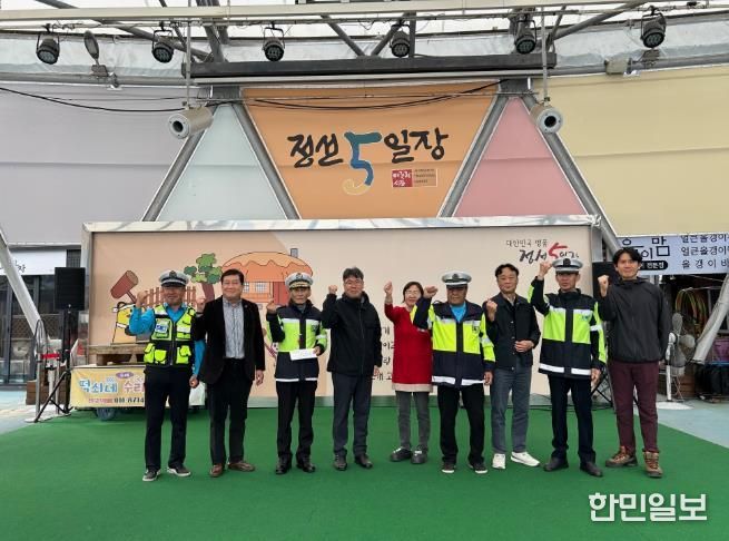 정선아리랑시장 상인회, 정선군모범운전자회 협력에백 만원 감사금 전달