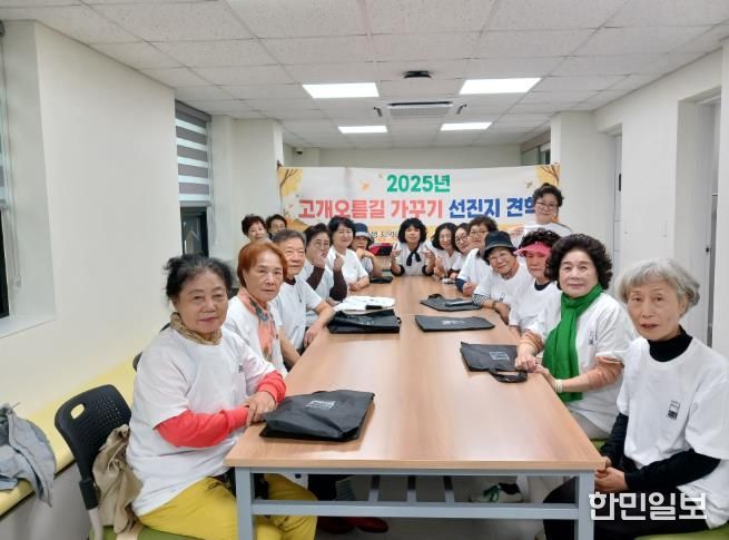 실크스크린 체험 후 대티까치마을 주민 단체사진