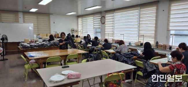 광양시 우리옷연구회, 농촌 어르신께 ‘사랑의 일바지’ 전달