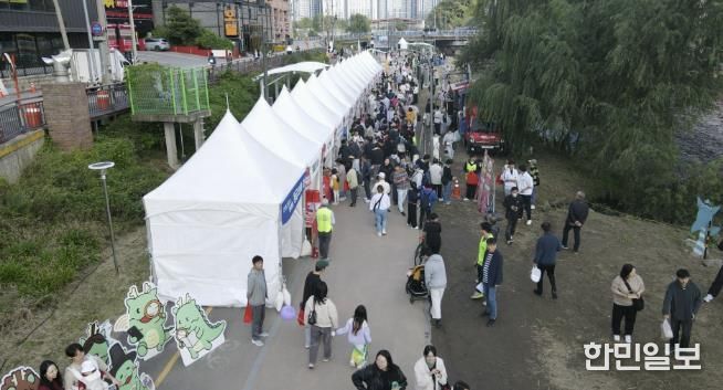 25일 신갈오거리 일원에서 열린 '2025 신갈오거리 도시재생 거리예술축제' 현장
