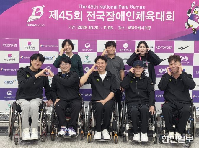 청주시청 장애인사격부, 전국장애인체전서 12개 메달 쾌거. 사진(뒷줄 왼쪽부터 시계방향으로 임봉숙 감독,최영래 코치,이하윤 로더,이명호,박철,김성희,석진수,이장호)