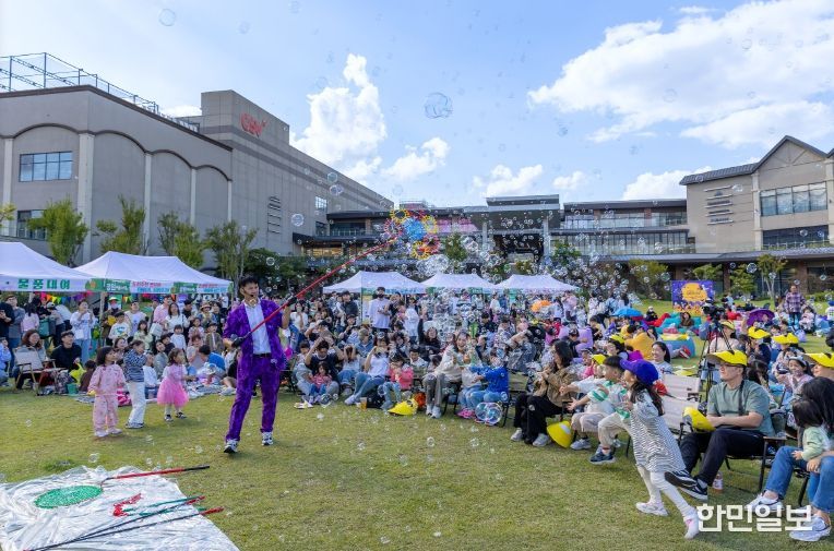 2025 광양야외도서관 「공원애愛서書」 성료 - 도서관과(야외도서관 현장)