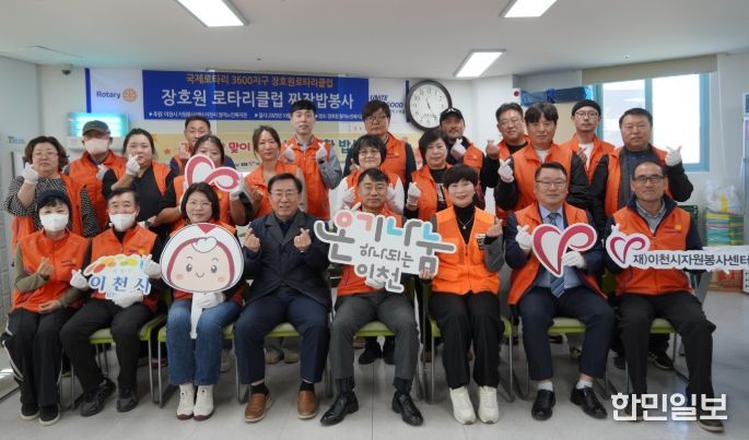 이천시 자원봉사센터, ‘경로의 달’ 맞이 어르신 배식 봉사