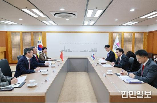 천징 상하이시 인민대표대회 상무위원회 부주임과 부산에서 재회