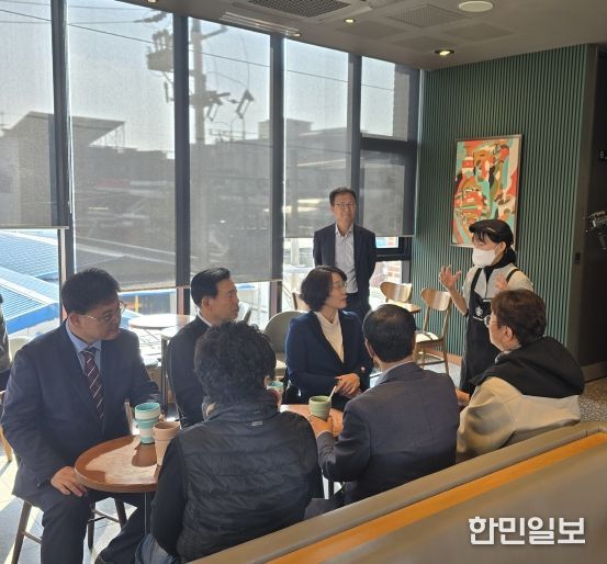 청주시의회 보건환경위원회, 스타벅스 일회용컵 회수보상제 현장 방문