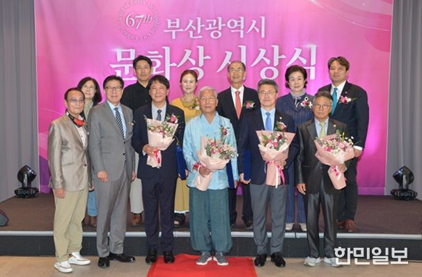 도모헌 야외정원에서 시상식