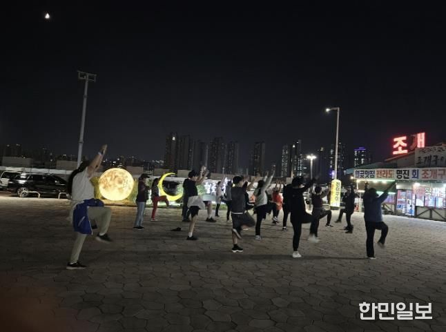 시흥시 월곶동 주민자치회, 월곶해안로 낙조를 보면서 함께 걸어요 성료