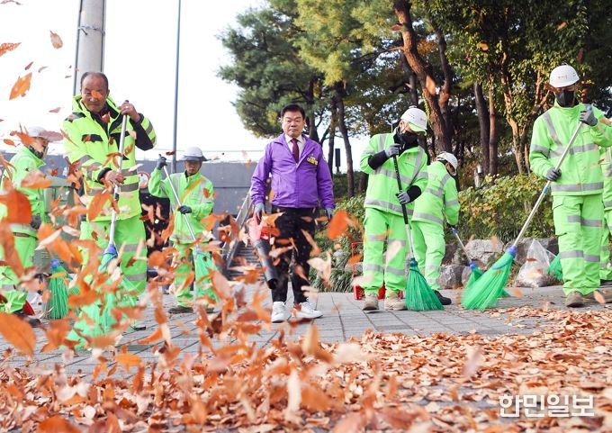 동대문구, 구청장과 함께하는 ‘낙엽 헌터스’발대식 개최