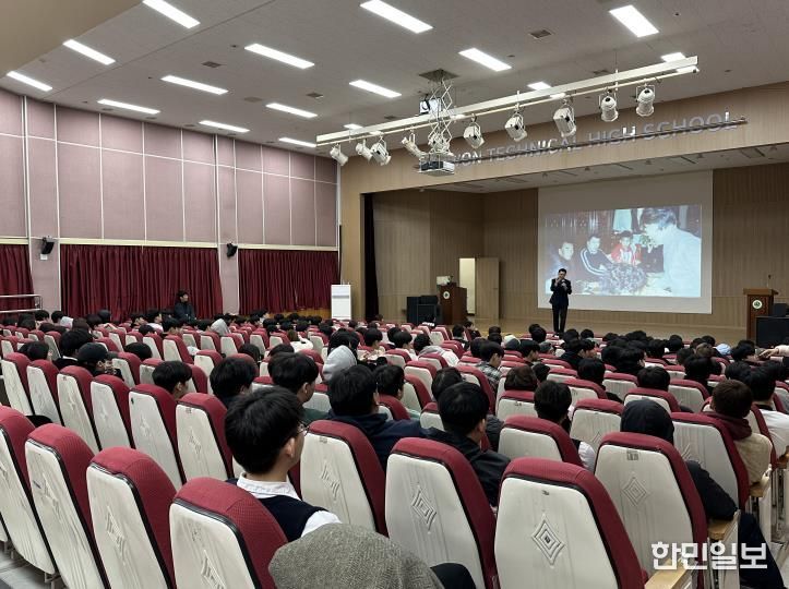 안성시청소년상담복지센터, 두원공업고등학교 연계 '진로 토크콘서트' 성료