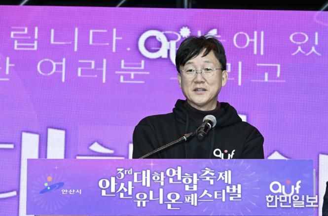 이민근 안산시장이 지난 1일 와~스타디움에서 열린 '제3회 유니온페스타' 개막식에서 인사 발언을 하고 있다.