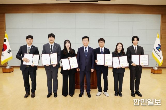 충북교육청, 친절교직원·민원만족도 우수 부서 및 직원 표창